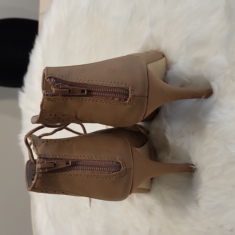 Call it Spring shoes - Picture 3 of 8
